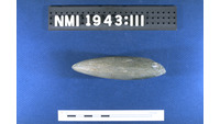 Object ISAP 03970, photograph of the right side of stone axecover