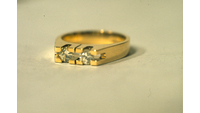 Object Gold ring set with diamondscover picture
