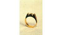Object Gold ring set with diamondscover picture