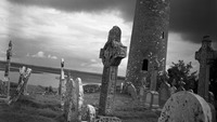 Object Clonmacnoise O'Rourke's Tower and King Flann's Cross, Co. Offalycover picture