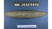 Object ISAP 05085, photograph of the right side of stone axecover