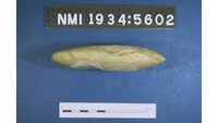 Object ISAP 03965, photograph of the right side of stone axecover